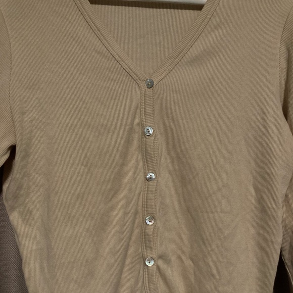 allen allen light yellow/tan buttoned long sleeve - Picture 2 of 5